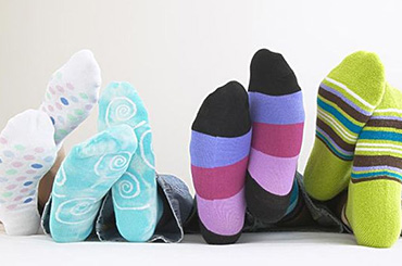 What are the basic requirements for the customization of non-slip sports socks for enterprises?
